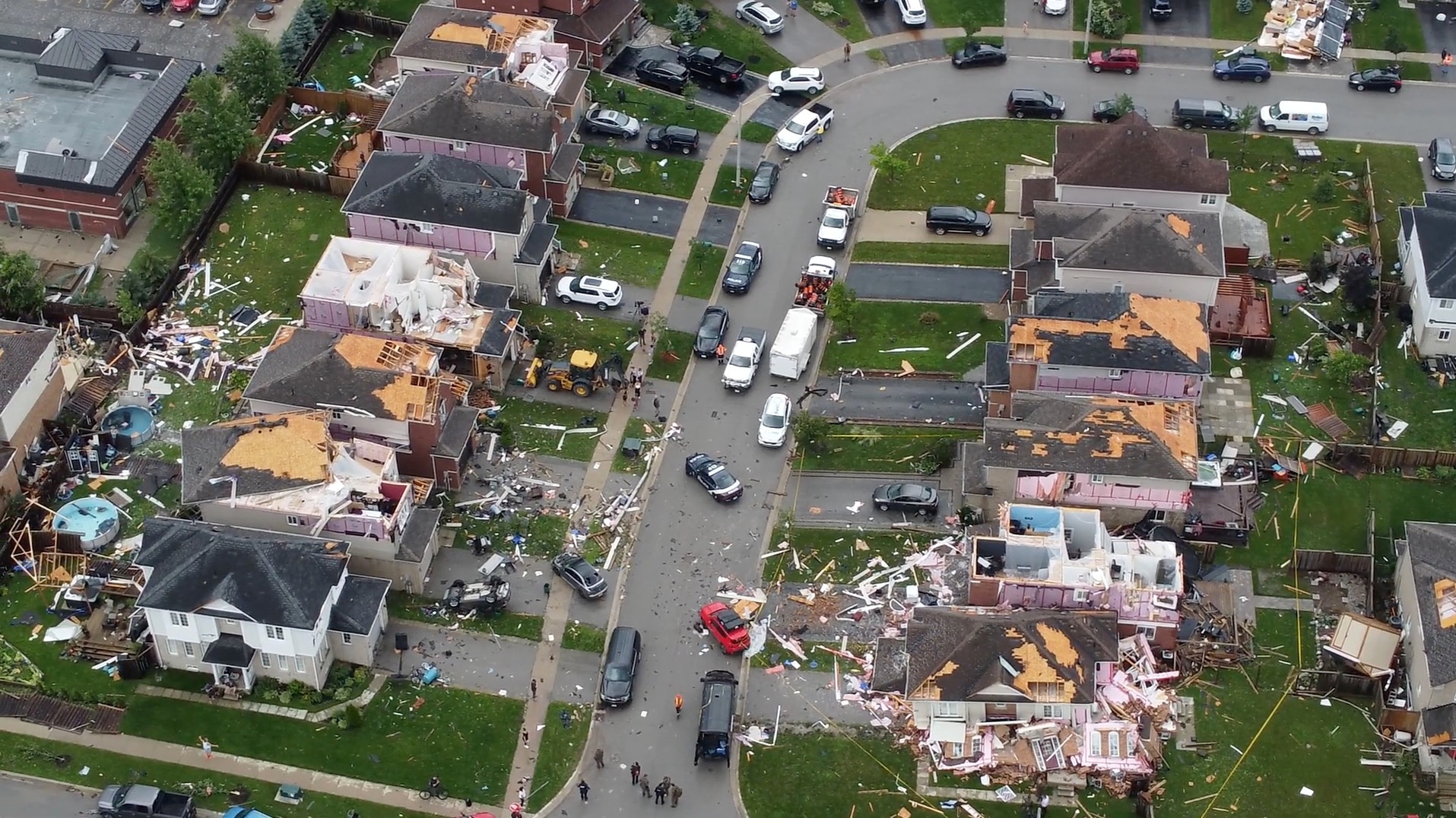 'WAR ZONE': Eight hospitalized, severe damage as tornado hits Barrie ...