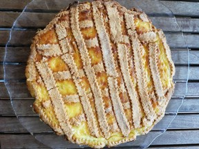 Ricotta pie with apricot preserves