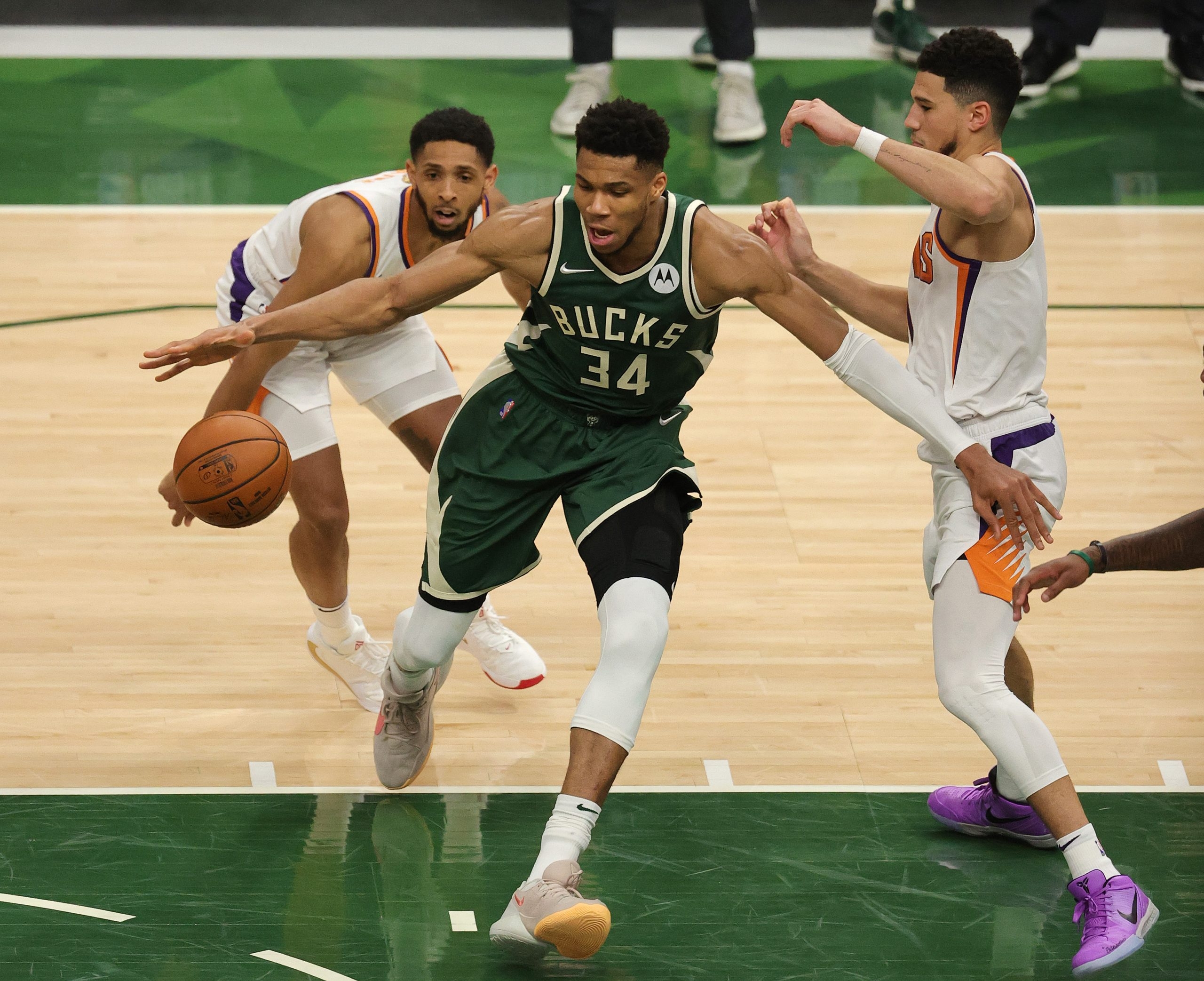 Suns beat Bucks for 2-0 lead in NBA Finals