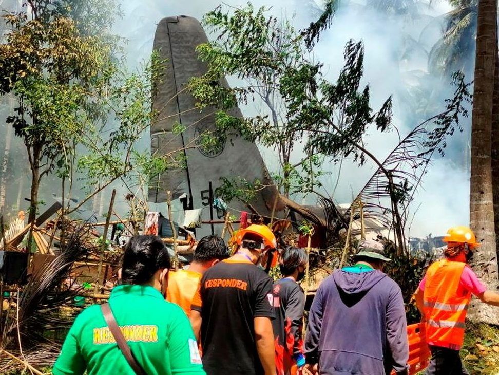 Some Philippine Troops Jump Before Military Plane Crashes In Flames ...