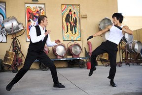 Brad Pitt (Cliff Booth) and Mike Moh (Bruce Lee) engaged in a fight scene in Once Upon a Time in Hollywood.