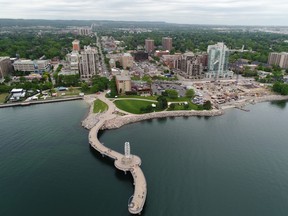 Burlington’s Downtown Waterfront is a unique destination offering residents and visitors a place to discover,
celebrate, play and relax. PHOTO COURTESY OF CITY OF BURLINGTON