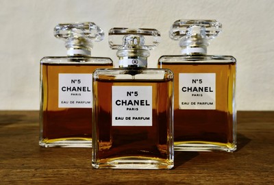 Bonnie Bouquet + Chanel N5 Perfume