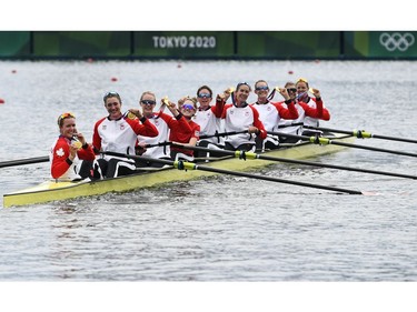 Tokyo 2020 Olympics - Rowing - Women's Eight - Medal Ceremony - Sea Forest Waterway, Tokyo, Japan - July 30, 2021. Gold medallists coxswain Kristen Kit of Canada, Avalon Wasteneys of Canada, Sydney Payne of Canada, Madison Mailey of Canada, Susanne Grainger of Canada, Andrea Proske of Canada, Christine Roper of Canada, Kasia Gruchalla-Wesierski of Canada and Lisa Roman of Canada celebrate in their boat with their medals REUTERS/Piroschka Van De Wouw