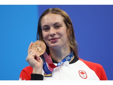 Tokyo 2020 Olympics - Swimming - Women's 200m Freestyle - Medal Ceremony - Tokyo Aquatics Centre - Tokyo, Japan - July 28, 2021. Penny Oleksiak of Canada poses with her bronze medal REUTERS/Kai Pfaffenbach