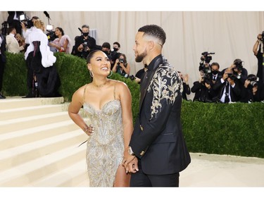 NEW YORK, NEW YORK - SEPTEMBER 13: (L-R) Ayesha Curry and Stephen Curry attend The 2021 Met Gala Celebrating In America: A Lexicon Of Fashion at Metropolitan Museum of Art on September 13, 2021 in New York City.