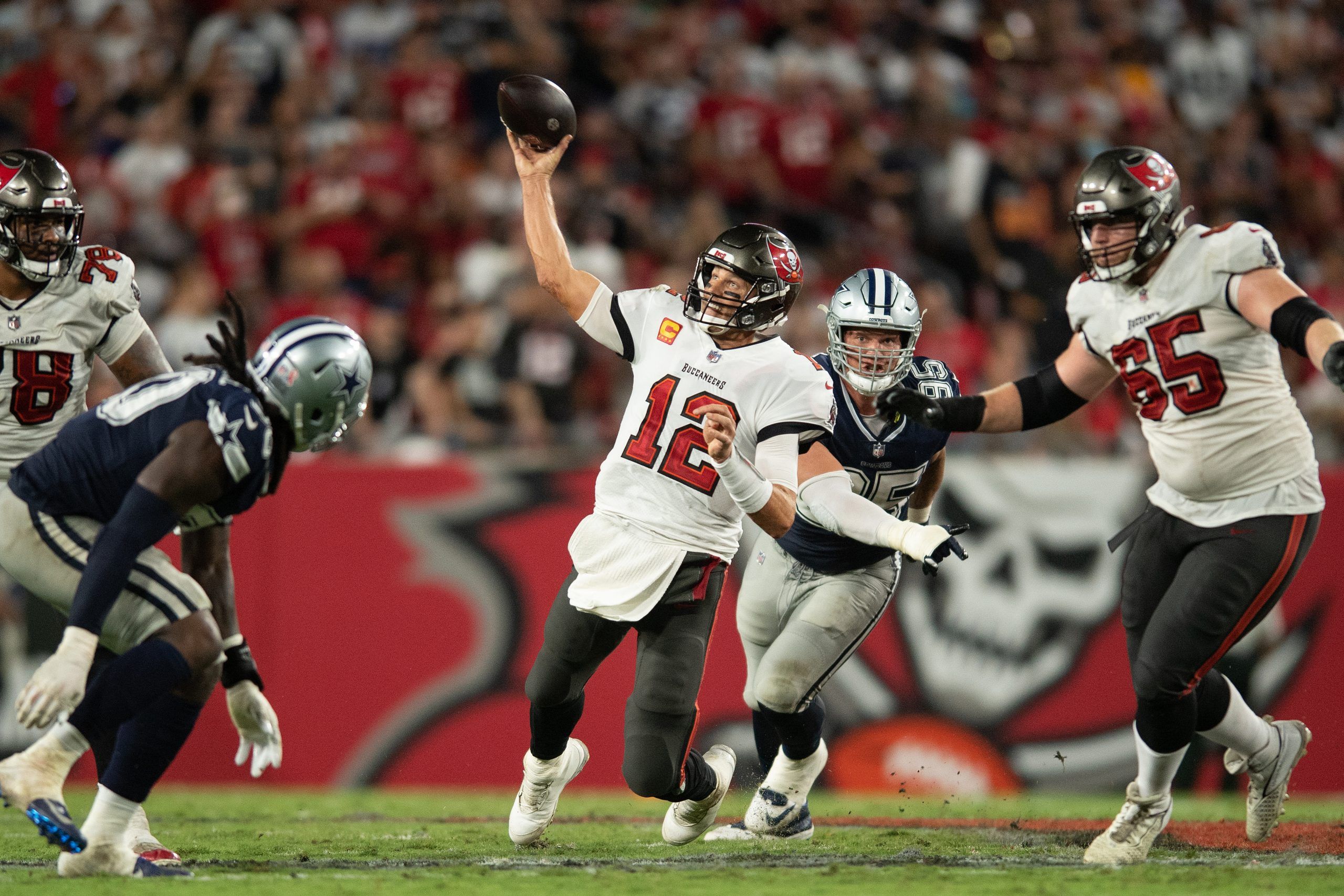 Dak Prescott shines as Cowboys rout Tom Brady, Buccaneers