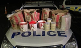Die Polizei hat zwei Männer angehalten, die versuchten, mehrere KFC-Artikel in das abgeriegelte Auckland zu schmuggeln.