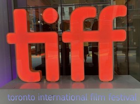 Das Logo des Toronto International Film Festival ist auf diesem Dateifoto am Eingang der TIFF Bell Lightbox in Toronto abgebildet.