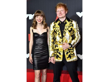English singer-songwriter Ed Sheeran and guest arrive for the 2021 MTV Video Music Awards at Barclays Center in Brooklyn, New York, September 12, 2021. (Photo by ANGELA  WEISS / AFP)