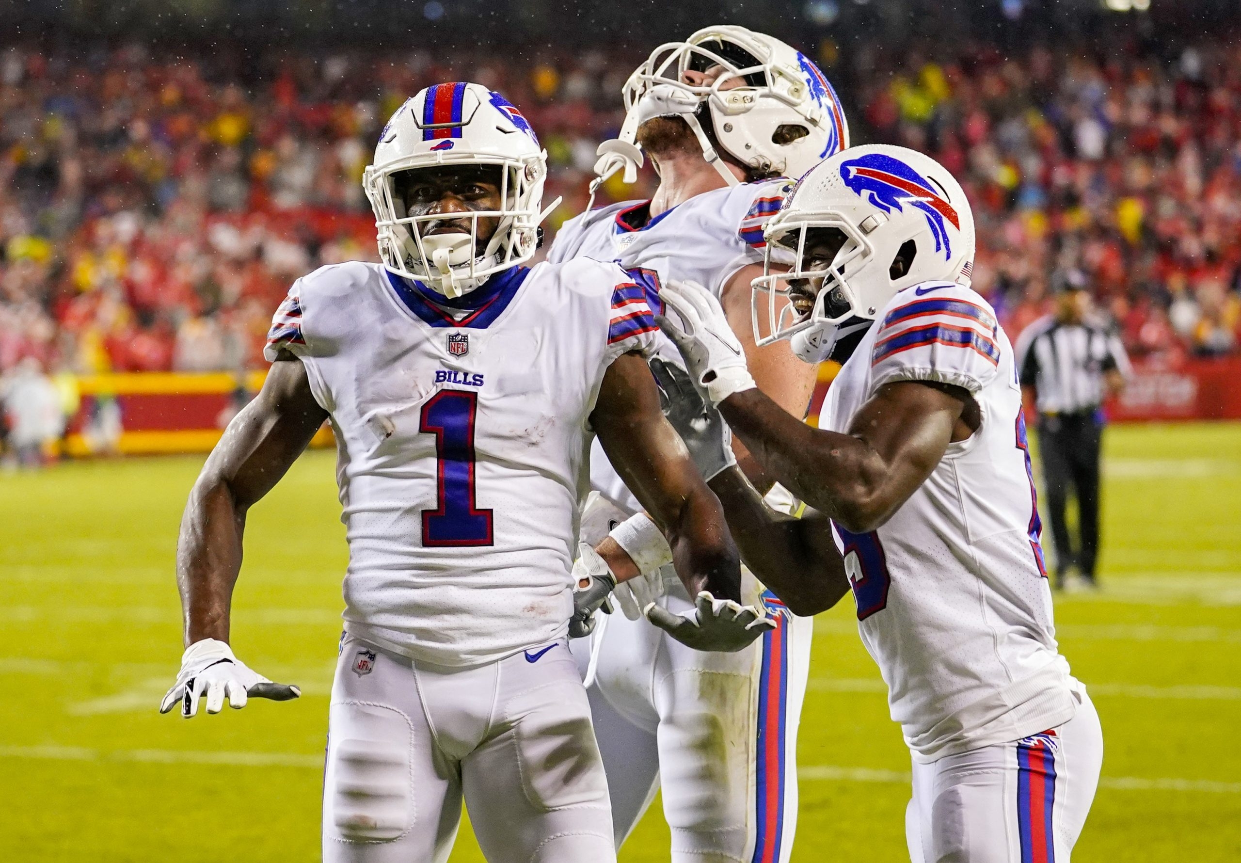 Buffalo Bills tight end Dawson Knox (88) scores a touchdown against New  England Patriots safety …