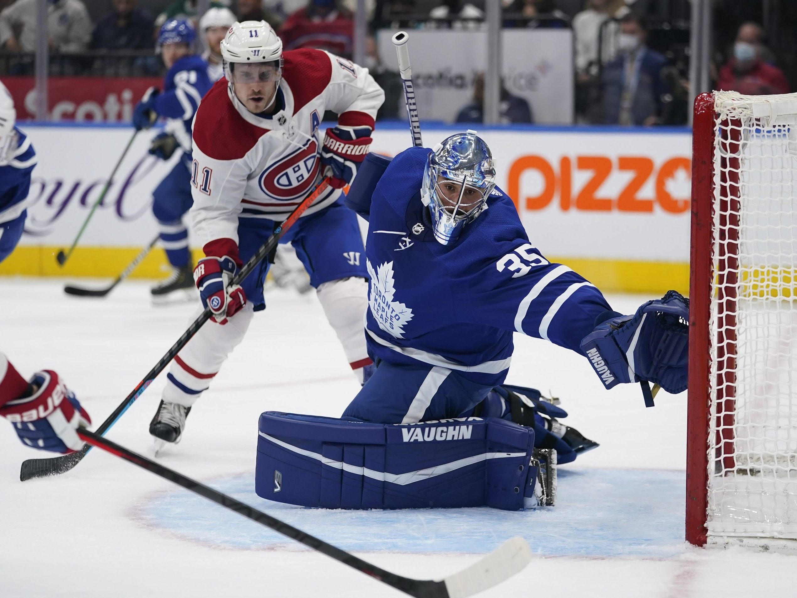 Matthews hat trick, milestone win for Keefe as Leafs top Habs