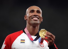 Tokyo 2020 Olympics - Athletics - Men's Decathlon - Medal Ceremony - Olympic Stadium, Tokyo, Japan - August 6, 2021. Canadian Damian Warner shows off the gold medal he won in the Men's Decathlon at the Tokyo Olympics.