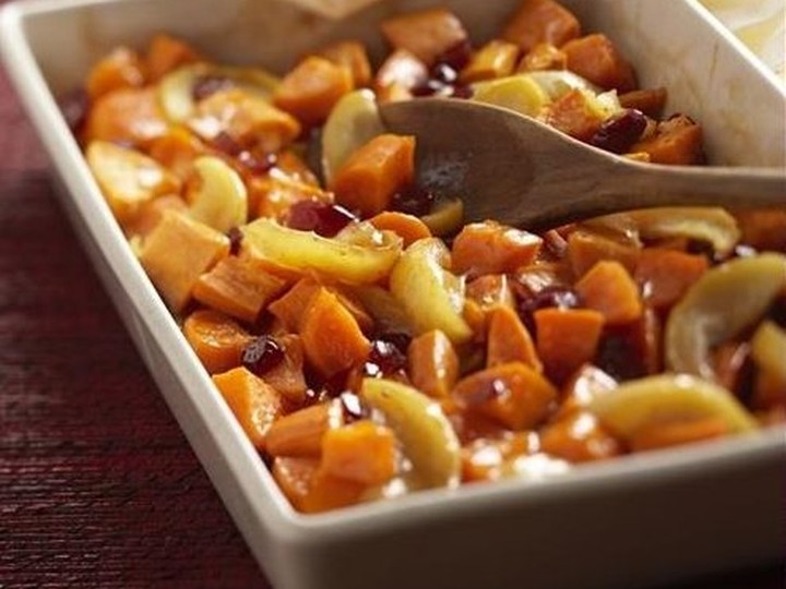  Glazed Sweet Potatoes with Apples and Cranberries