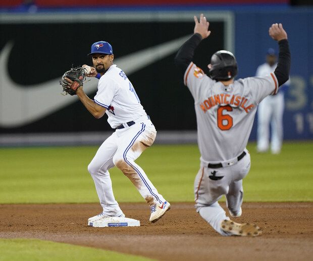 Sportsnet - First look at Marcus Semien in a Blue Jays uniform