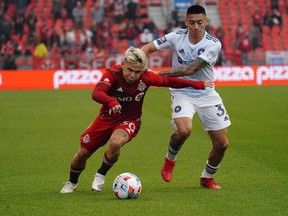 Toronto FC midfielder Yeferson Soteldo (left) battles Chicago Fire midfielder Federico Navarro during the first half at BMO Field. Mandatory Credit: John E. Sokolowski-USA TODAY Sports