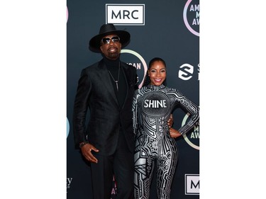 LOS ANGELES, CALIFORNIA - NOVEMBER 21: (L-R) J.B. Smoove and Shahidah Omar attend the 2021 American Music Awards at Microsoft Theater on November 21, 2021 in Los Angeles, California.