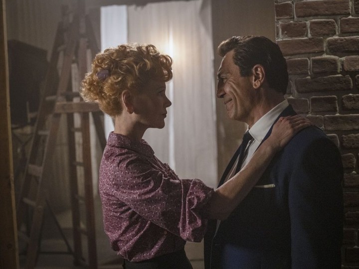  Nicole Kidman and Javier Bardem in a scene from Being the Ricardos.
