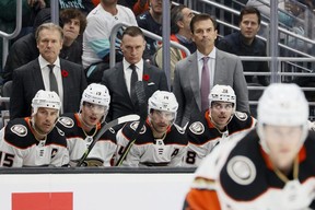 Anaheim Ducks head coach Dallas Eakins (right) watches his team in action against the Seattle Kraken. Eakins, who coached the Oilers while they were in the midst of a decade-long playoff drought, is no stranger to rebuilds. GETTY IMAGES