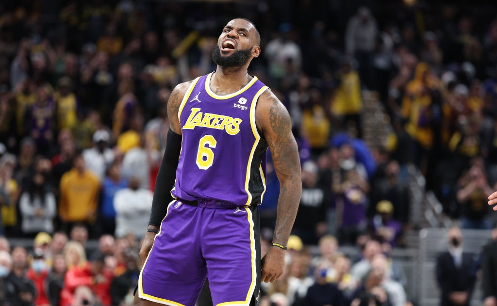 LeBron James and the Lakers are in a game of chicken, and no one will be a  winner 