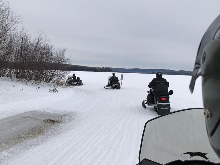  Snowmobilers hit the trails near Auberge du Lac Taureau.