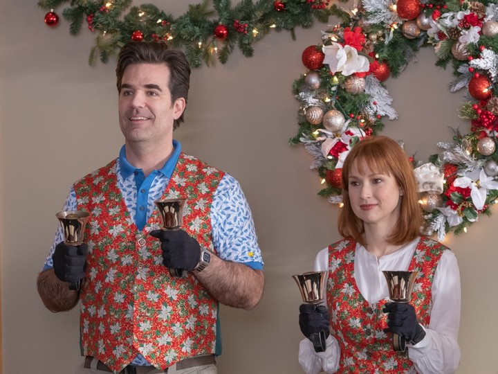  Rob Delaney and Ellie Kemper in a scene from Home Sweet Home Alone.