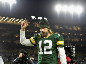 Aaron Rodgers' 4 TDs lead Packers to wild win over Bears
