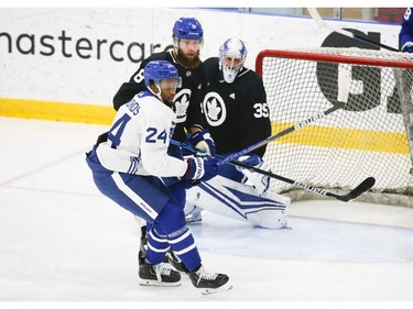 Toronto Maple Leafs Wayne Simmonds RW (24) curses past Jake Muzzin D (8) and Petr Mrazek G (35) during practice in Toronto on Friday December 31, 2021. Jack Boland/Toronto Sun/Postmedia Network