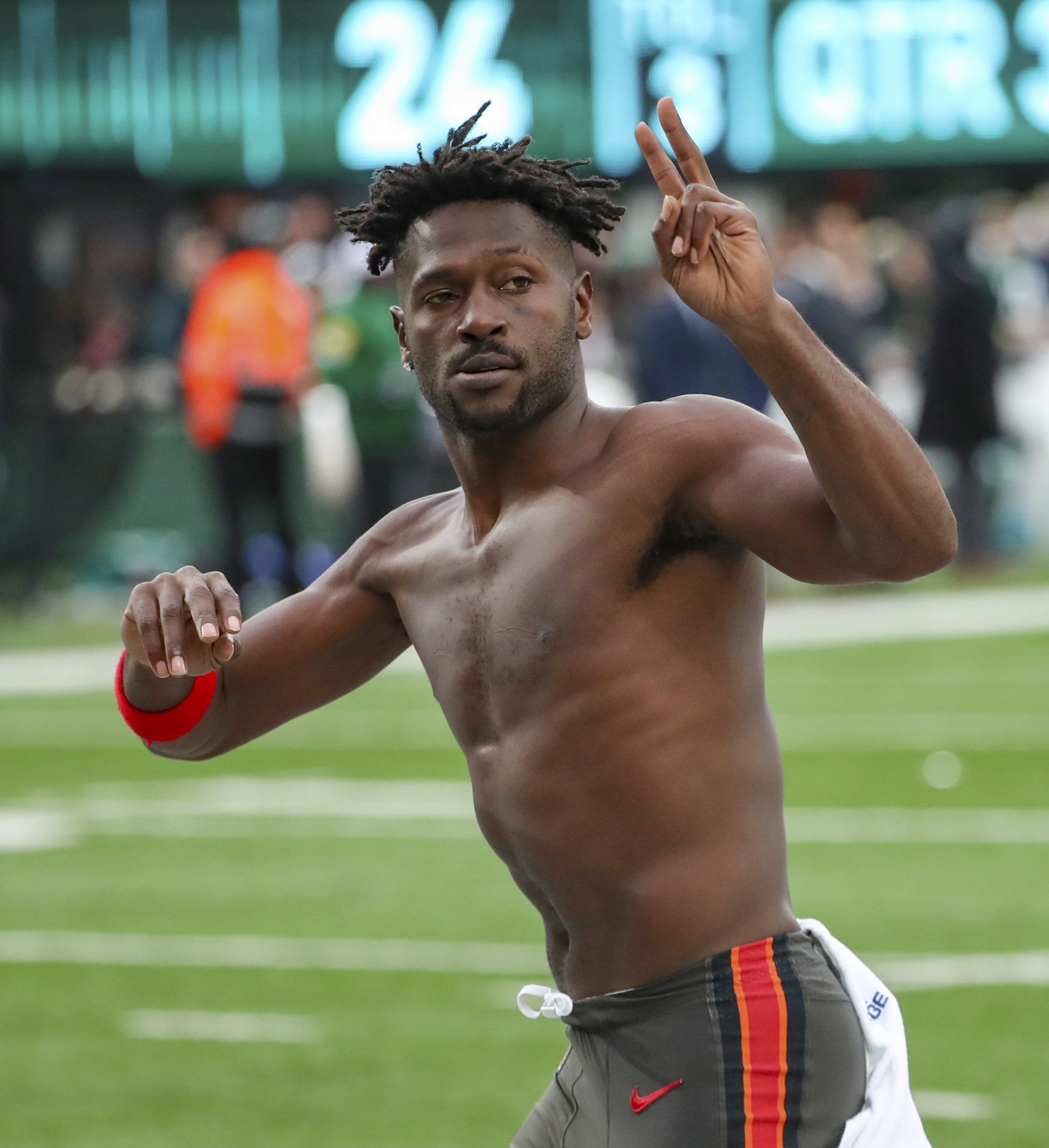 NFL fans couldn't help but roast the Buccaneers amid Antonio Brown's  meltdown