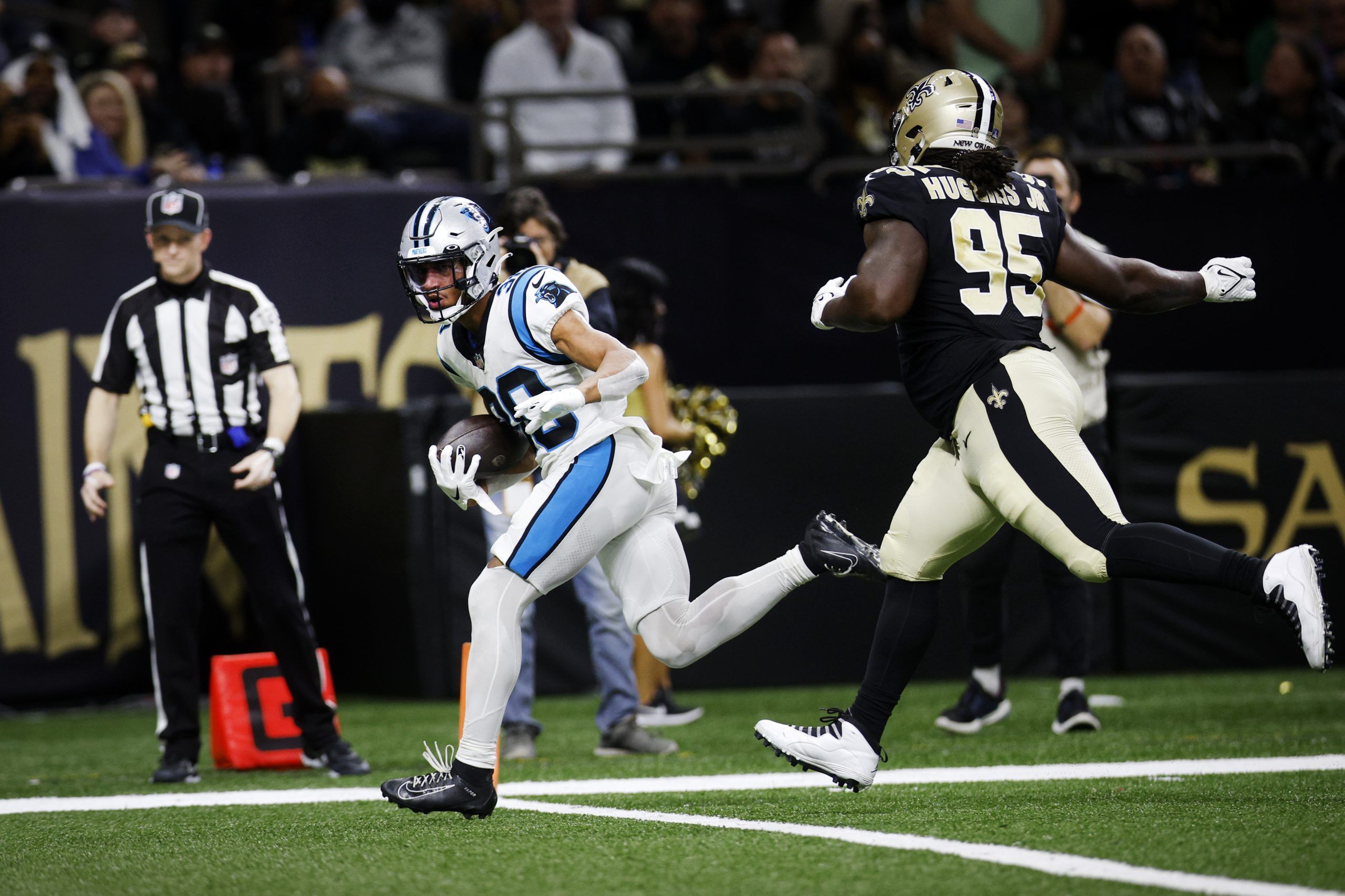 Video of wild brawl at Saints-Panthers game goes viral