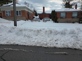 Die Einfahrt des in Scarborough lebenden Raymond Knight war durch Schnee blockiert.  MITGELIEFERTES FOTO