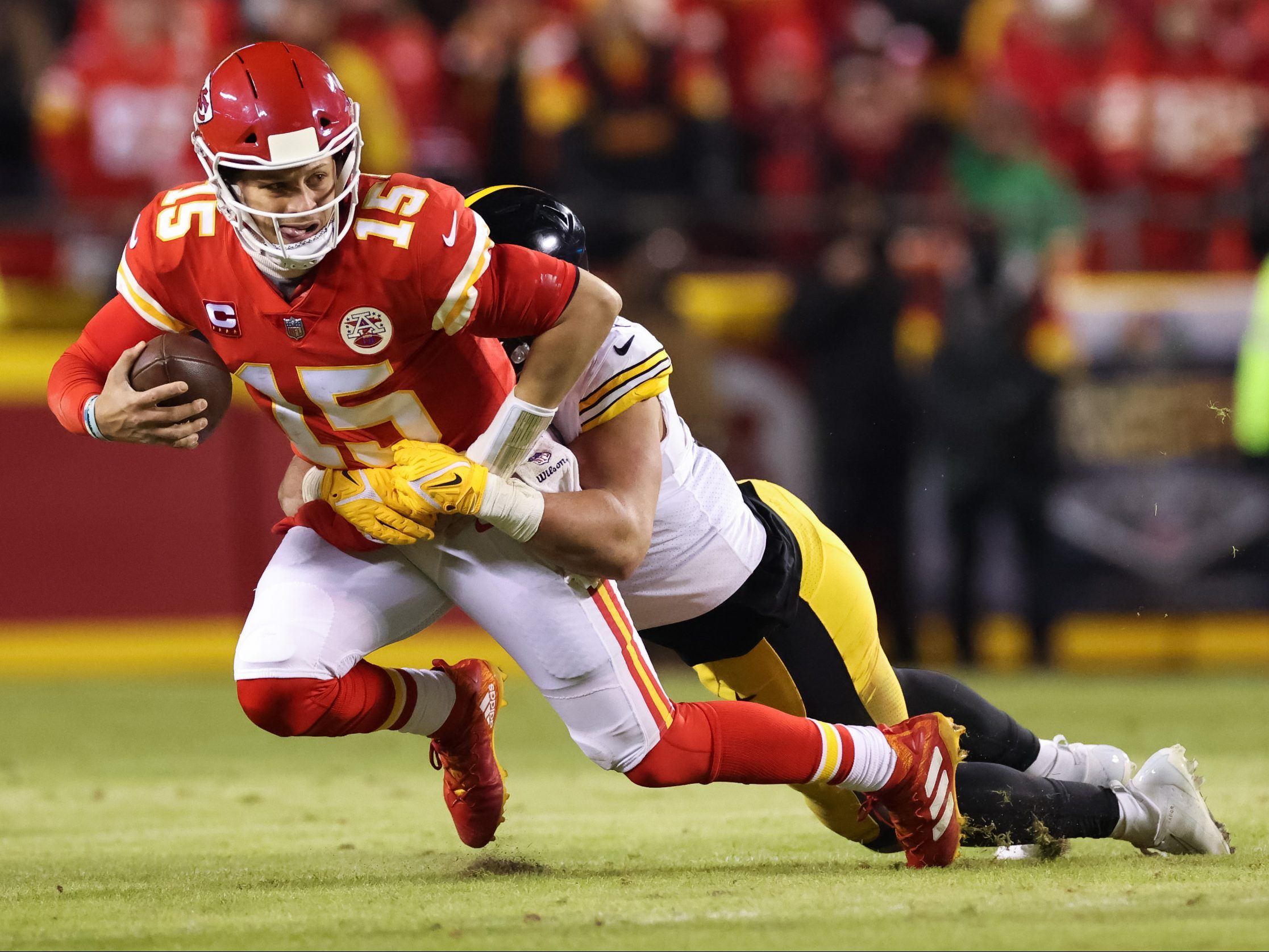 Chiefs, Mahomes crush Steelers in what may be Big Ben's final game