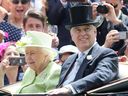 Königin Elizabeth und Prinz Andrew, Herzog von York, besuchen Royal Ascot am 22. Juni 2019.