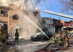 Es war -21 ° C, als die Feuerwehrleute von Toronto in einem Flachbau in der Shaw St. 828 nördlich der Bloor St. W. gegen ein Feuer mit vier Alarmen kämpften, das am Samstag, dem 15. Januar 2022, vier Menschen ins Krankenhaus brachte.