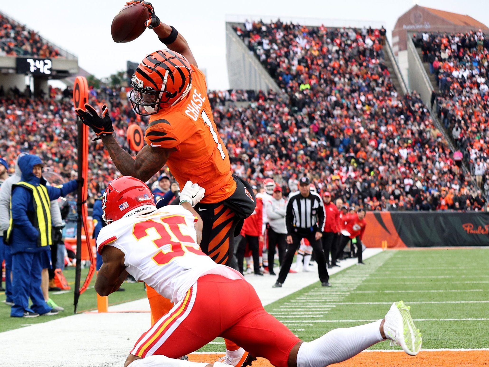 Bengals reveal uniform combo for Super Bowl LVI