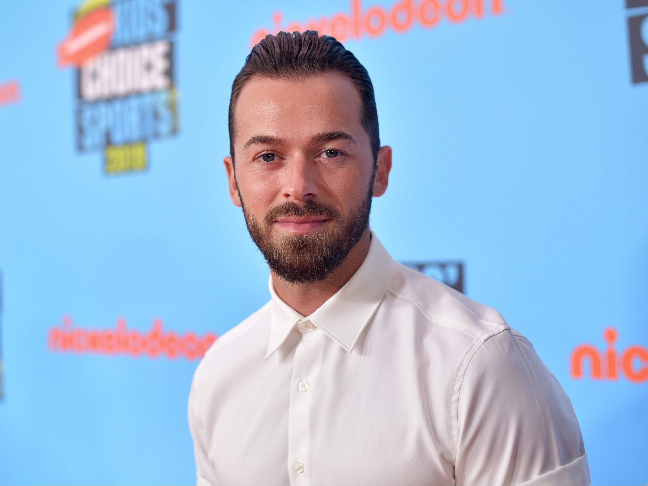 'DWTS' pro Artem Chigvintsev still testing positive for pneumonia