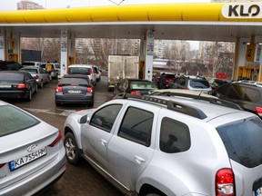 Cars queue at a gas station in Kyiv, Ukraine, February 24, 2022 after Russian President Vladimir Putin authorized a military operation in eastern Ukraine.