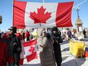 Demonstranten sind am 14. Februar 2022 in Ottawa abgebildet