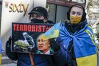Am Donnerstag, den 24. Februar 2022, fand vor dem russischen Konsulat in Toronto eine Demonstration gegen die russische Invasion in der Ukraine statt.