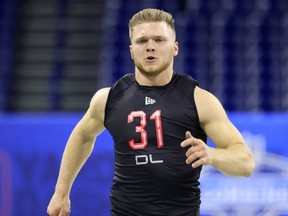 Aidan Hutchinson of Michigan runs the 40-yard dash during the NFL Combine at Lucas Oil Stadium on March 5, 2022 in Indianapolis, Indiana.