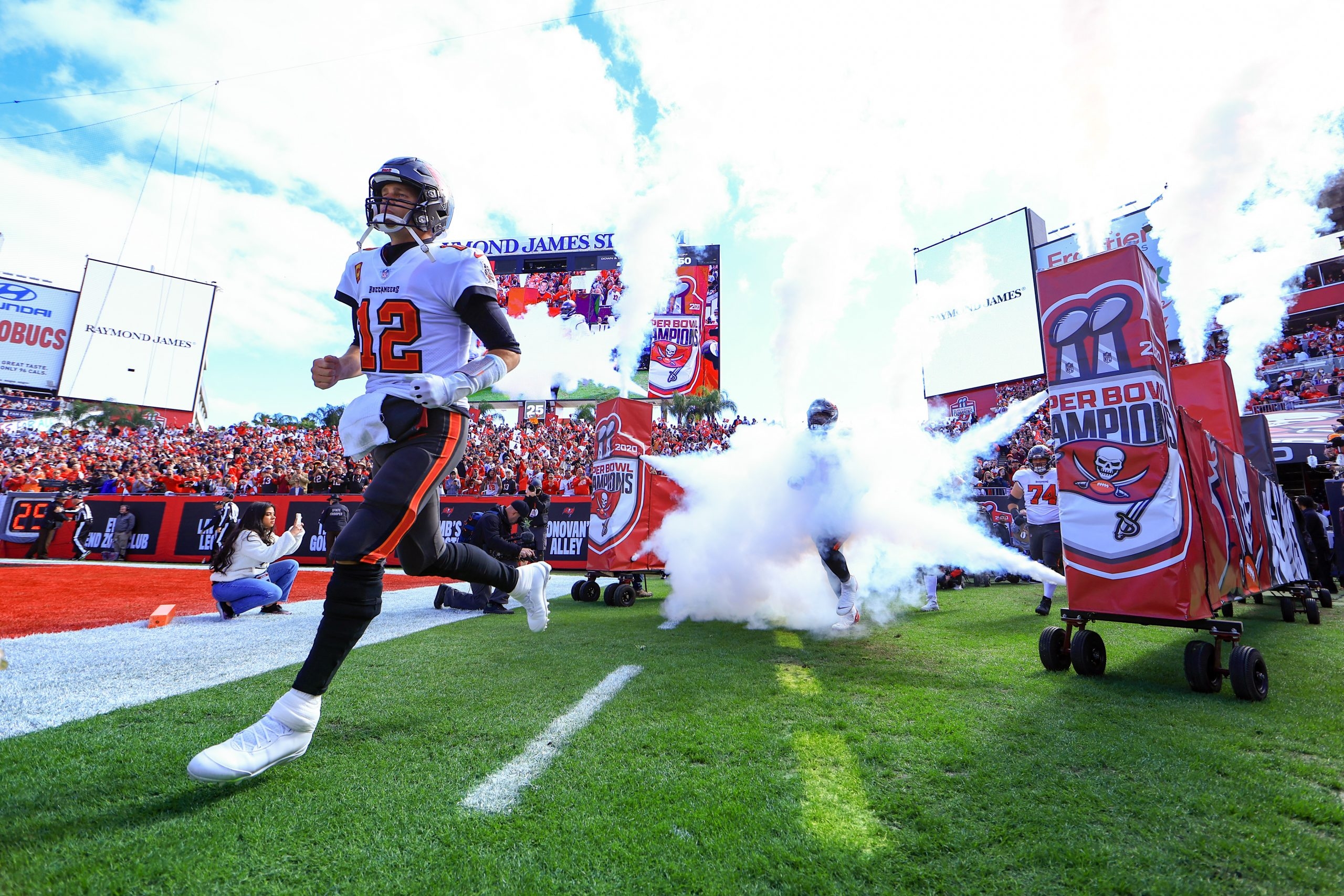 ESPN - Breaking: Tom Brady announced he is coming back for his 23rd season  and will play for the Tampa Bay Buccaneers.