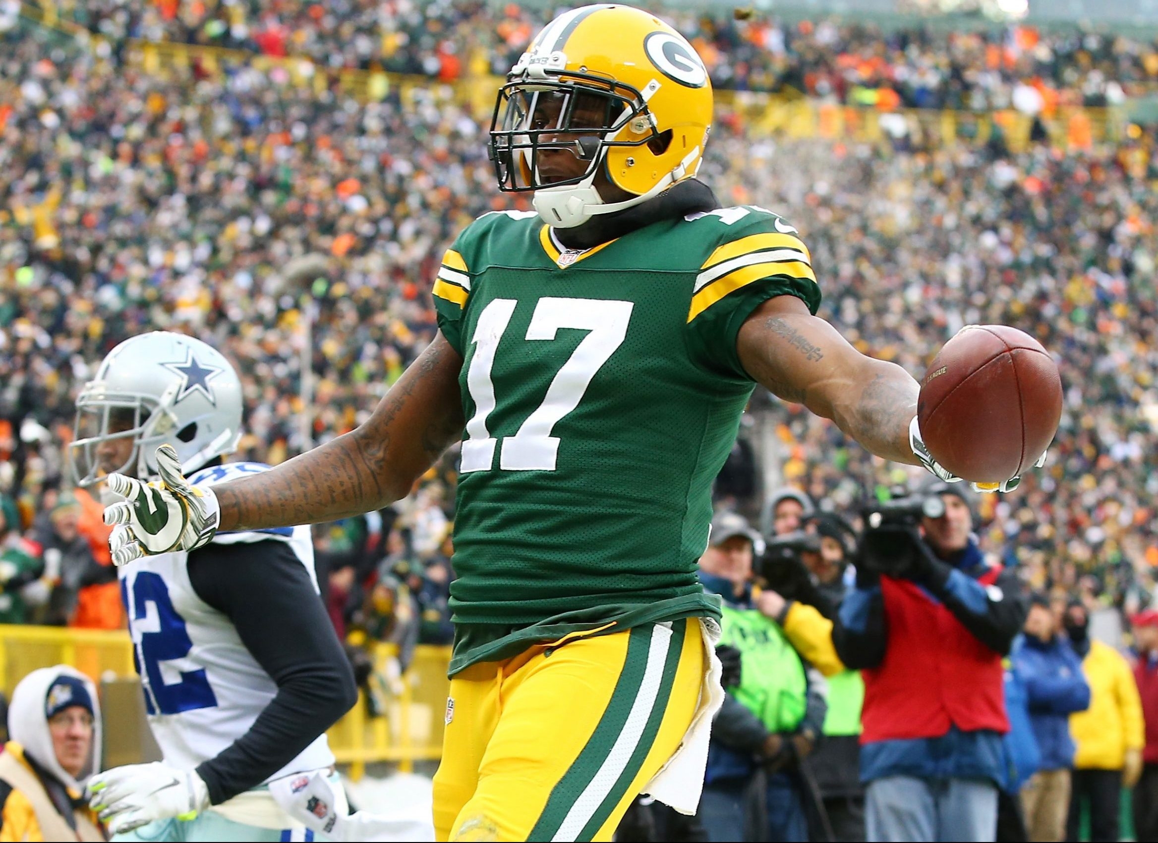 Blockbuster NFL trade! Davante Adams to the Raiders