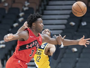 Raptors’ OG Anunoby (left) battles for the ball with Pacers forward Oshae Brissett on Saturday.