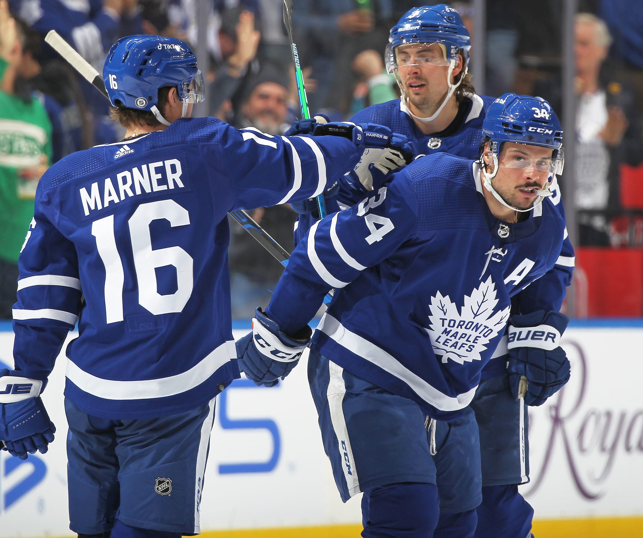 Matthews' NHL-leading 50th goal leads Maple Leafs past Jets - The