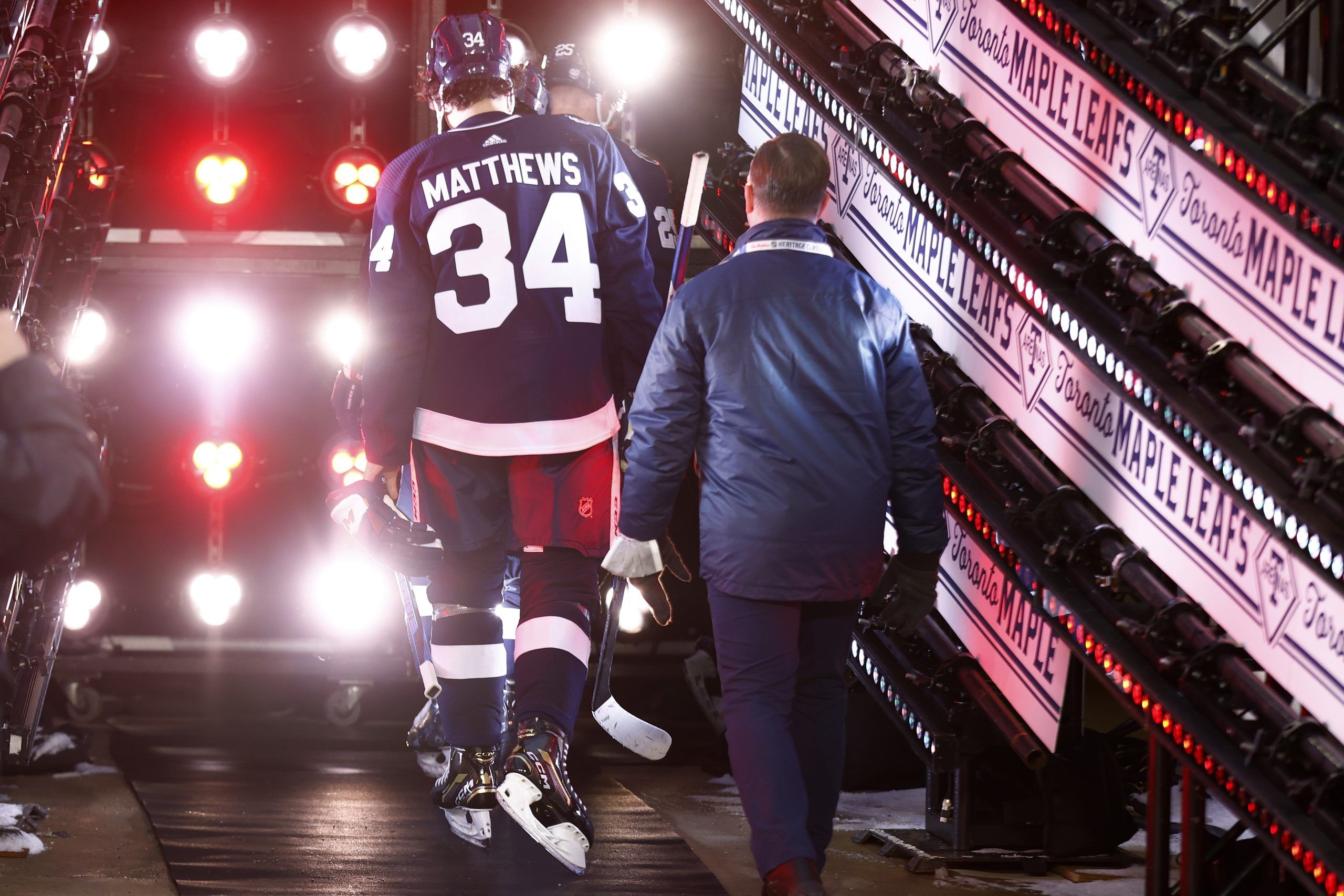 Maple Leafs, Sabres unveil 2022 Heritage Classic jerseys