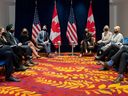 US-Vizepräsidentin Kamala Harris und der kanadische Premierminister Justin Trudeau treffen sich am 10. März 2022 in Warschau, Polen, Polen.   