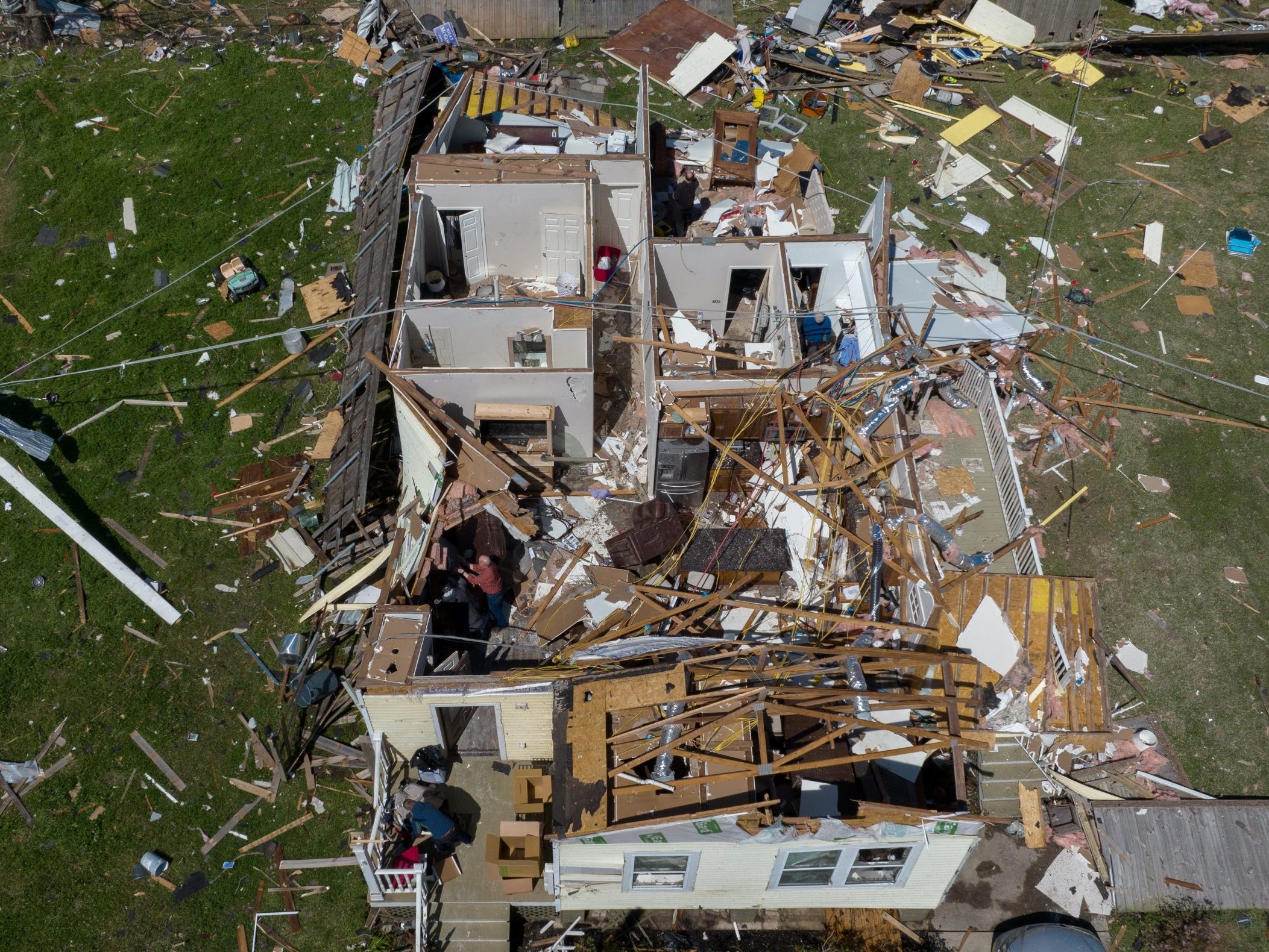 Tornado leaves New Orleans neighbourhood in ruins, killing one ...