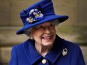 Die britische Königin Elizabeth verlässt nach einem Erntedankgottesdienst anlässlich des hundertjährigen Bestehens der Royal British Legion die Westminster Abbey, London, 12. Oktober 2021.