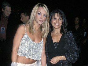 Britney Spears and Lynne Spears - February 2000 - 42nd Annual GRAMMY Awards - Getty Images