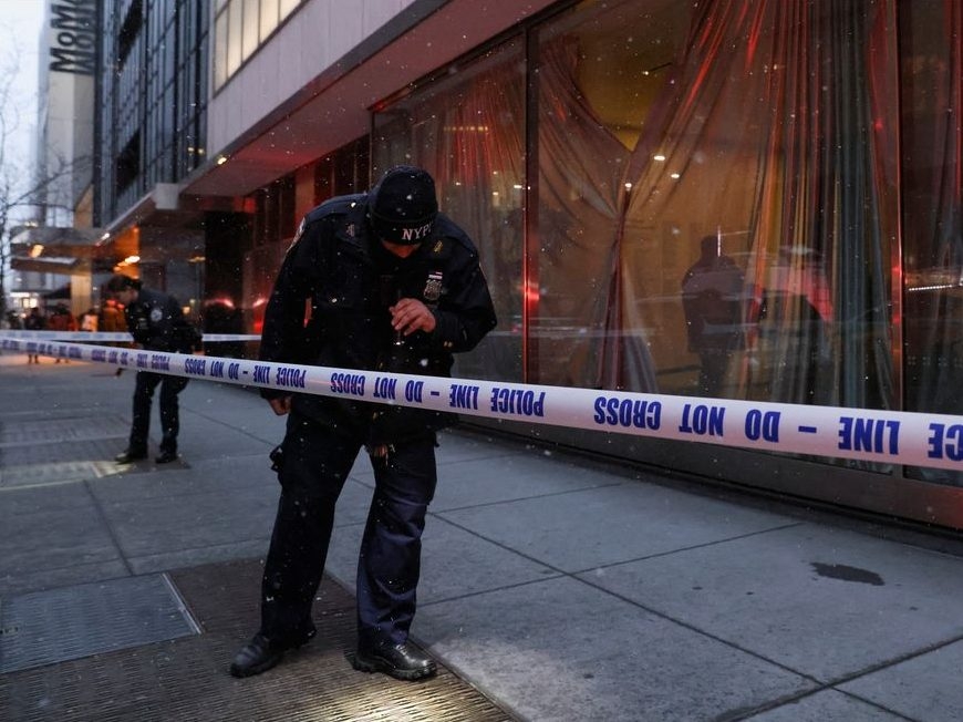 NYC’s Museum of Modern Art patron stabs 2 employees when denied admission
